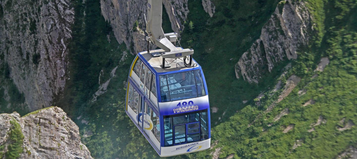 Seilbahn und Berge