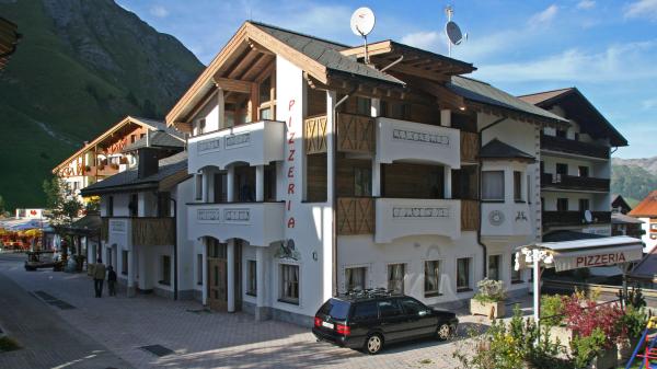 Hotel Camona